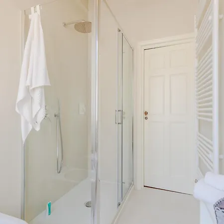 Casa Grey, 2 Bedrooms 2 Bathrooms Apartment Lucca
